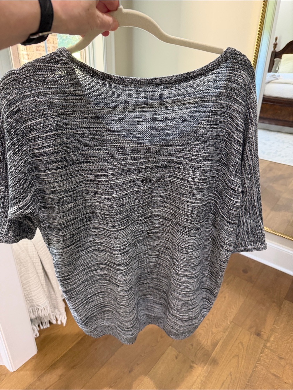 Gray Short-Sleeve Knit Sweater - Comfortable Everyday Layer - Picture 3 of 14